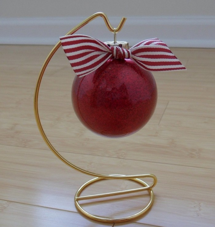 Smart DIY Glass Ball Ornaments For This Christmas