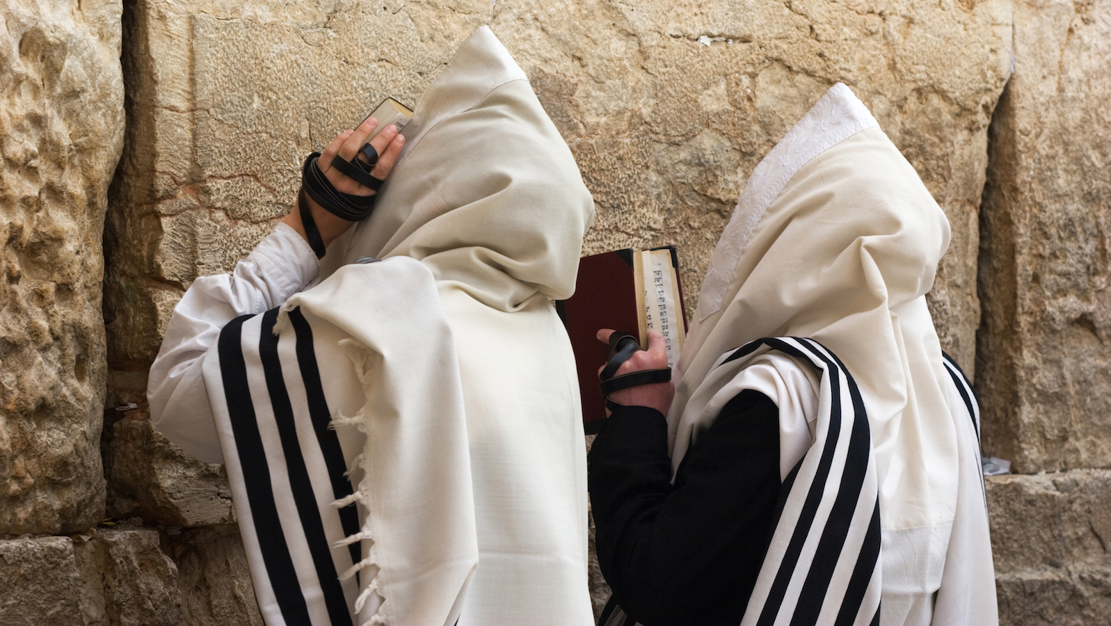 the-symbolism-behind-the-tallit